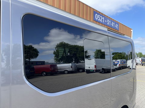 Opel Vivaro Combi 1.6 CDTI 120pk L1H1 Innovation / 8 persoons / vaste prijs rijklaar € 21.950 marge / vrij van btw / euro 6 diesel / airco / cruise / camera / trekhaak / metallic lak / lichtmetalen velgen