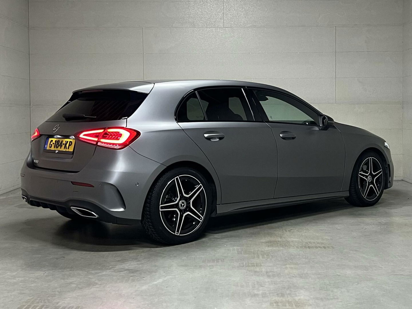 Mercedes-Benz A-Klasse 180 AMG Matgrijs Sfeerverlichting Carplay