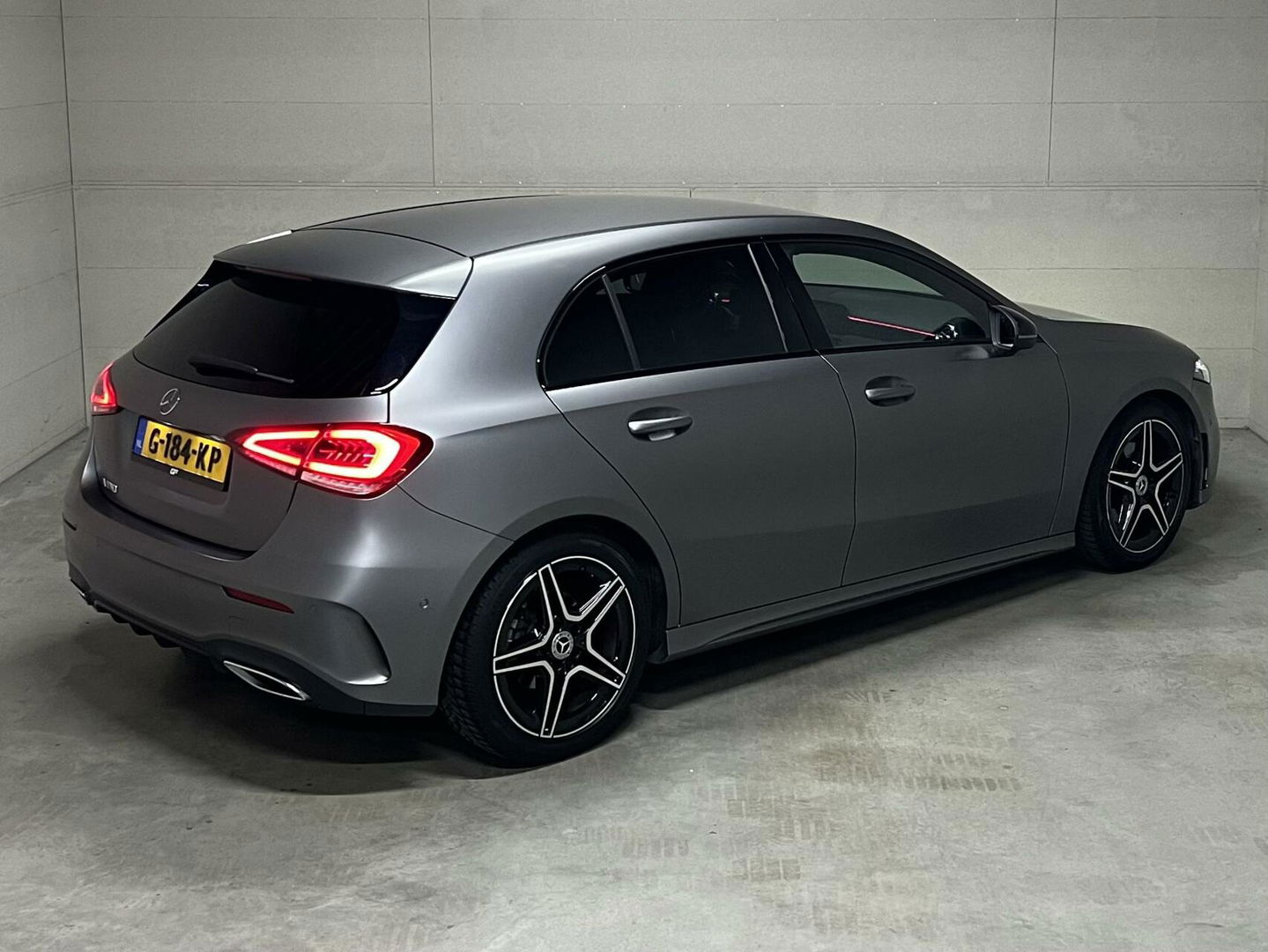 Mercedes-Benz A-Klasse 180 AMG Matgrijs Sfeerverlichting Carplay