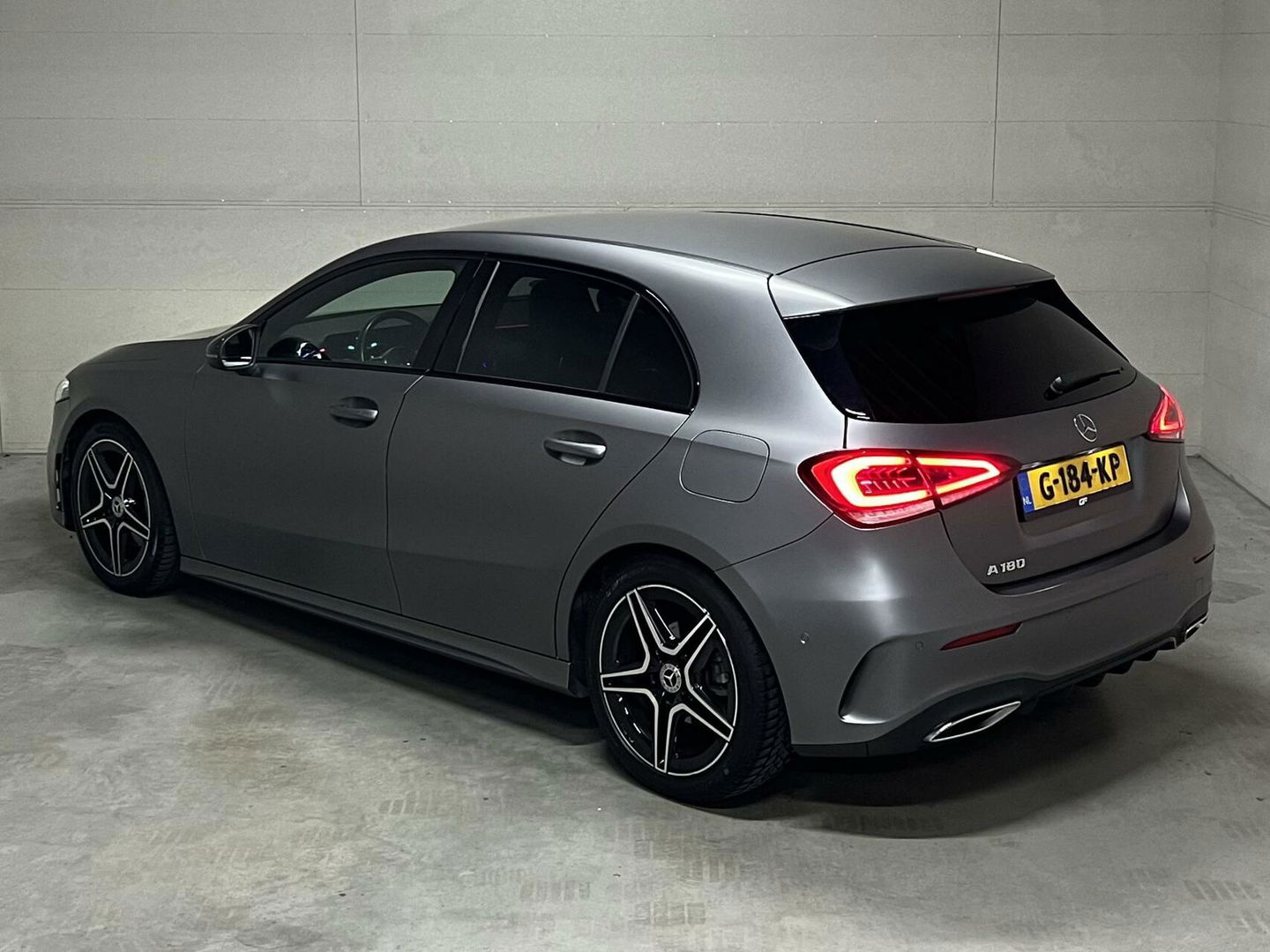 Mercedes-Benz A-Klasse 180 AMG Matgrijs Sfeerverlichting Carplay