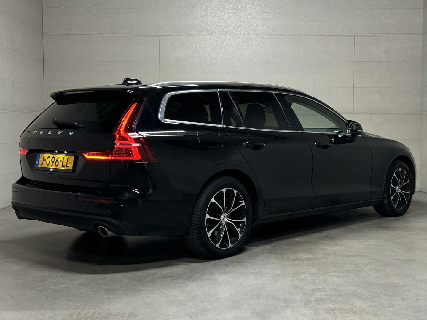 Volvo V60 2.0 B3 Business Pro Navi Autopilot Leer Trekh. NAP
