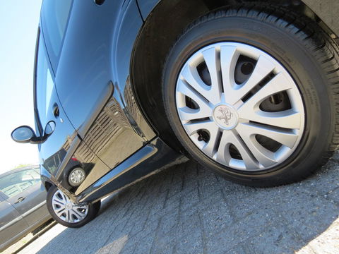 Peugeot 107 1.0-12V XS 5-DRS | AUTOMAAT | 1E EIGENAAR | AIRCO | NIEUWE APK | ELEK RAMEN |