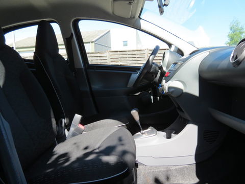 Peugeot 107 1.0-12V XS 5-DRS | AUTOMAAT | 1E EIGENAAR | AIRCO | NIEUWE APK | ELEK RAMEN |