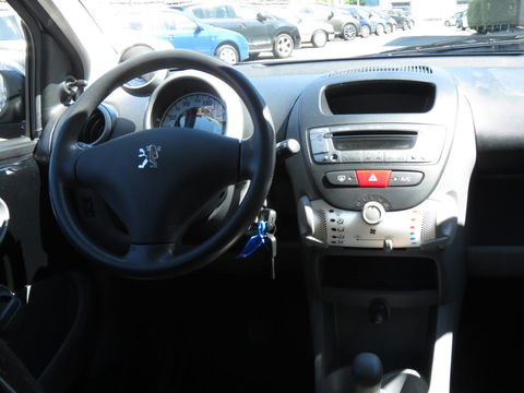 Peugeot 107 1.0-12V XS 5-DRS | AUTOMAAT | 1E EIGENAAR | AIRCO | NIEUWE APK | ELEK RAMEN |