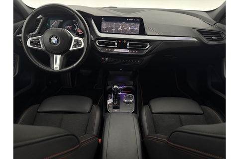 BMW 1-serie 118i M Sport LED Camera Carplay Sfeerverl. Trekhaak Virtual Navi Clima Cruise 17"LMV PDC