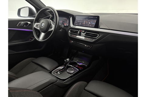 BMW 1-serie 118i M Sport LED Camera Carplay Sfeerverl. Trekhaak Virtual Navi Clima Cruise 17"LMV PDC