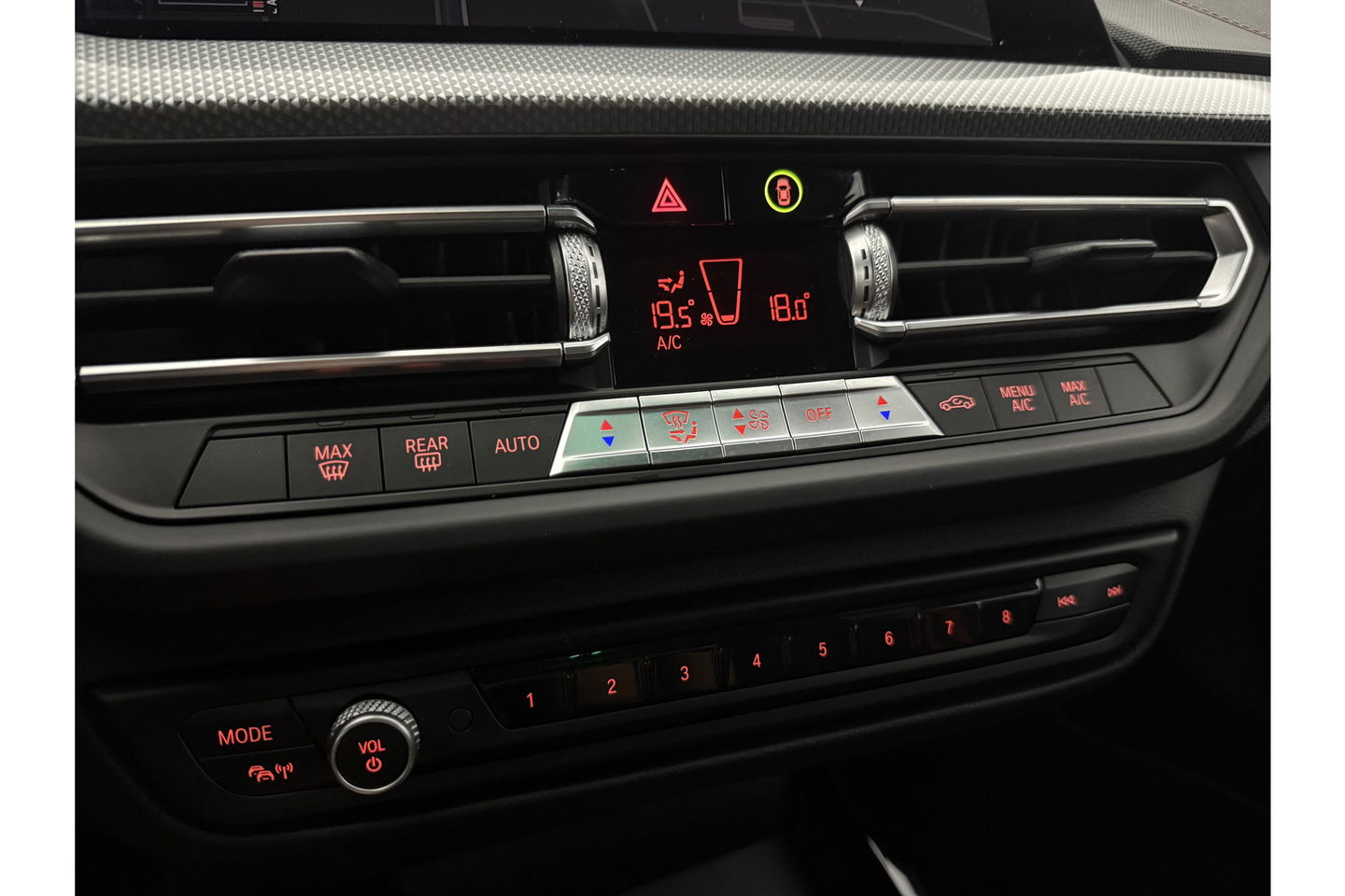 BMW 1-serie 118i M Sport LED Camera Carplay Sfeerverl. Trekhaak Virtual Navi Clima Cruise 17"LMV PDC