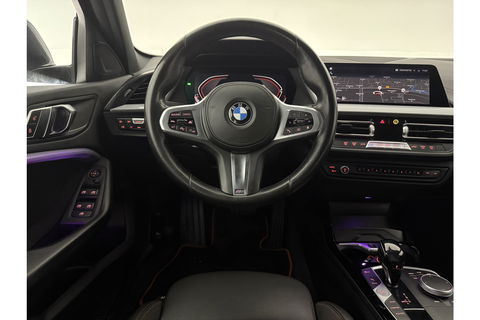 BMW 1-serie 118i M Sport LED Camera Carplay Sfeerverl. Trekhaak Virtual Navi Clima Cruise 17"LMV PDC