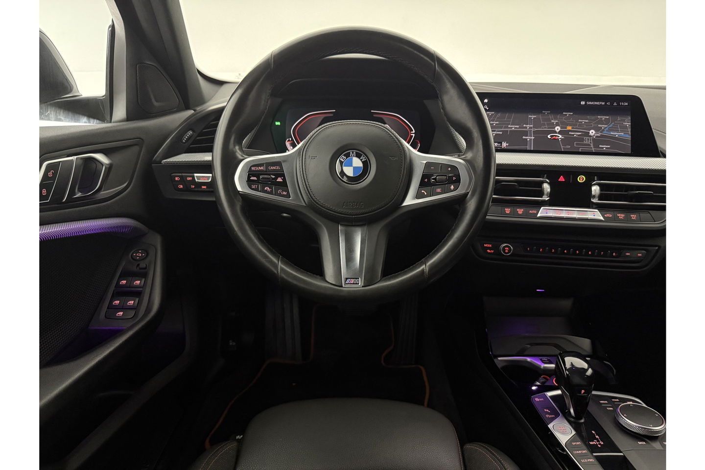 BMW 1-serie 118i M Sport LED Camera Carplay Sfeerverl. Trekhaak Virtual Navi Clima Cruise 17"LMV PDC