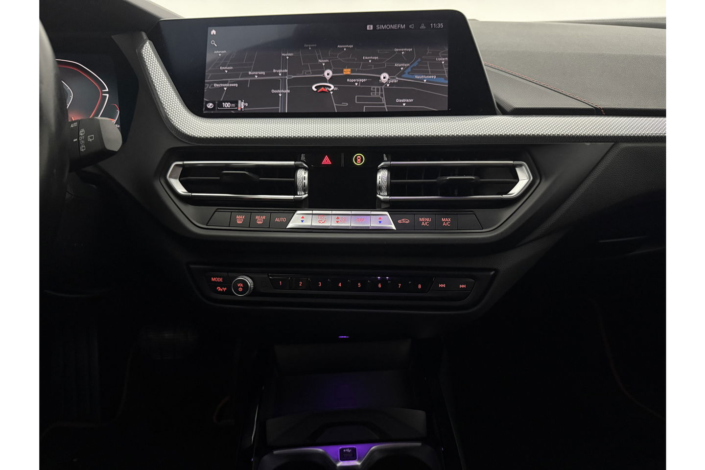 BMW 1-serie 118i M Sport LED Camera Carplay Sfeerverl. Trekhaak Virtual Navi Clima Cruise 17"LMV PDC