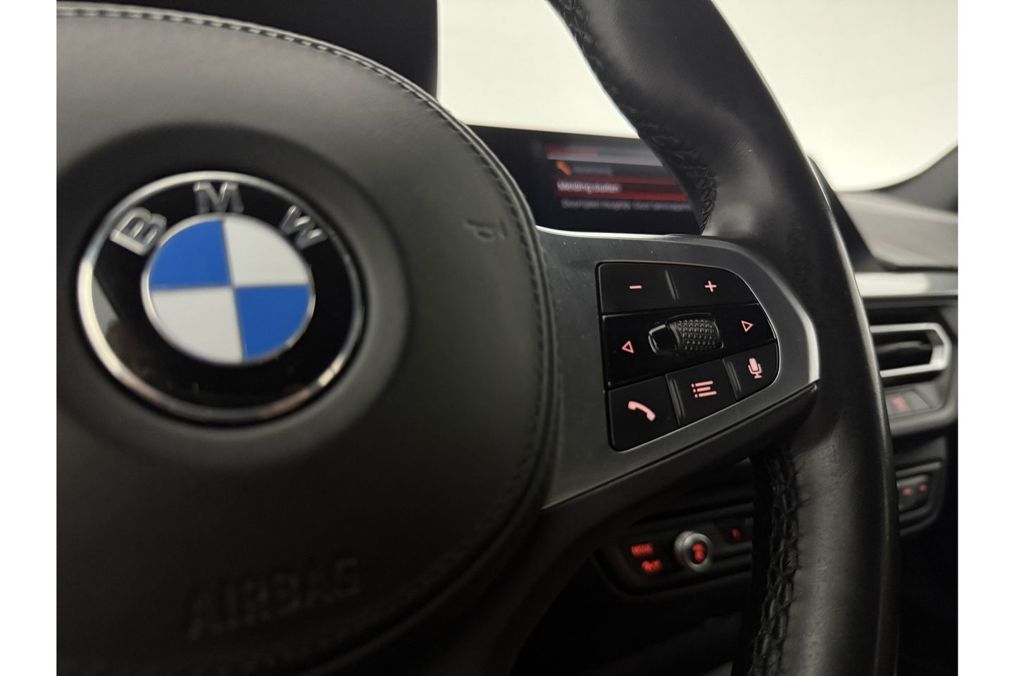 BMW 1-serie 118i M Sport LED Camera Carplay Sfeerverl. Trekhaak Virtual Navi Clima Cruise 17"LMV PDC