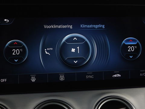 Mercedes-Benz E-Klasse 300e Avantgarde | Adaptive cruise | Trekhaak | Stoelverwarming | Camera | Widescreen | Sfeerverlichting | Half leder | Full LED