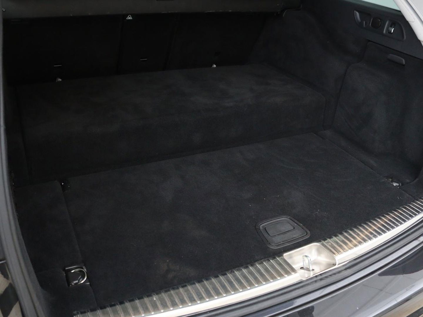 Mercedes-Benz E-Klasse 300e Avantgarde | Adaptive cruise | Trekhaak | Stoelverwarming | Camera | Widescreen | Sfeerverlichting | Half leder | Full LED