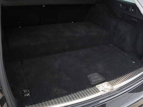 Mercedes-Benz E-Klasse 300e Avantgarde | Adaptive cruise | Trekhaak | Stoelverwarming | Camera | Widescreen | Sfeerverlichting | Half leder | Full LED