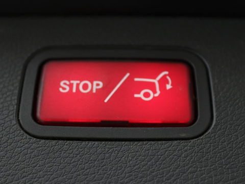 Mercedes-Benz E-Klasse 300e Avantgarde | Adaptive cruise | Trekhaak | Stoelverwarming | Camera | Widescreen | Sfeerverlichting | Half leder | Full LED