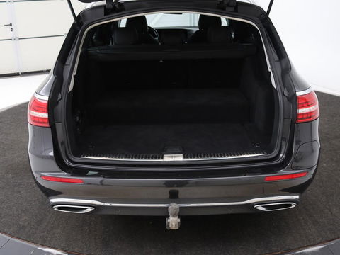 Mercedes-Benz E-Klasse 300e Avantgarde | Adaptive cruise | Trekhaak | Stoelverwarming | Camera | Widescreen | Sfeerverlichting | Half leder | Full LED