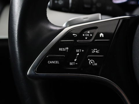 Mercedes-Benz E-Klasse 300e Avantgarde | Adaptive cruise | Trekhaak | Stoelverwarming | Camera | Widescreen | Sfeerverlichting | Half leder | Full LED