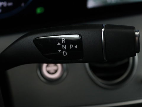 Mercedes-Benz E-Klasse 300e Avantgarde | Adaptive cruise | Trekhaak | Stoelverwarming | Camera | Widescreen | Sfeerverlichting | Half leder | Full LED