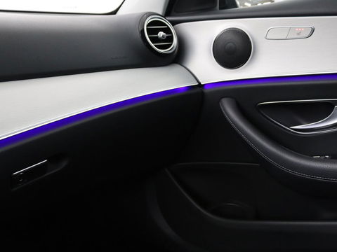 Mercedes-Benz E-Klasse 300e Avantgarde | Adaptive cruise | Trekhaak | Stoelverwarming | Camera | Widescreen | Sfeerverlichting | Half leder | Full LED