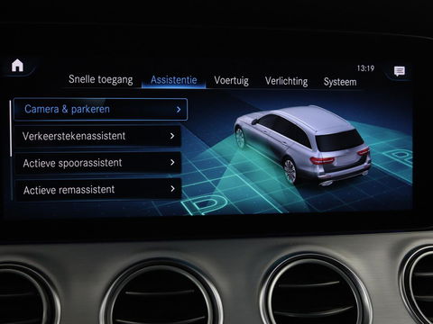 Mercedes-Benz E-Klasse 300e Avantgarde | Adaptive cruise | Trekhaak | Stoelverwarming | Camera | Widescreen | Sfeerverlichting | Half leder | Full LED