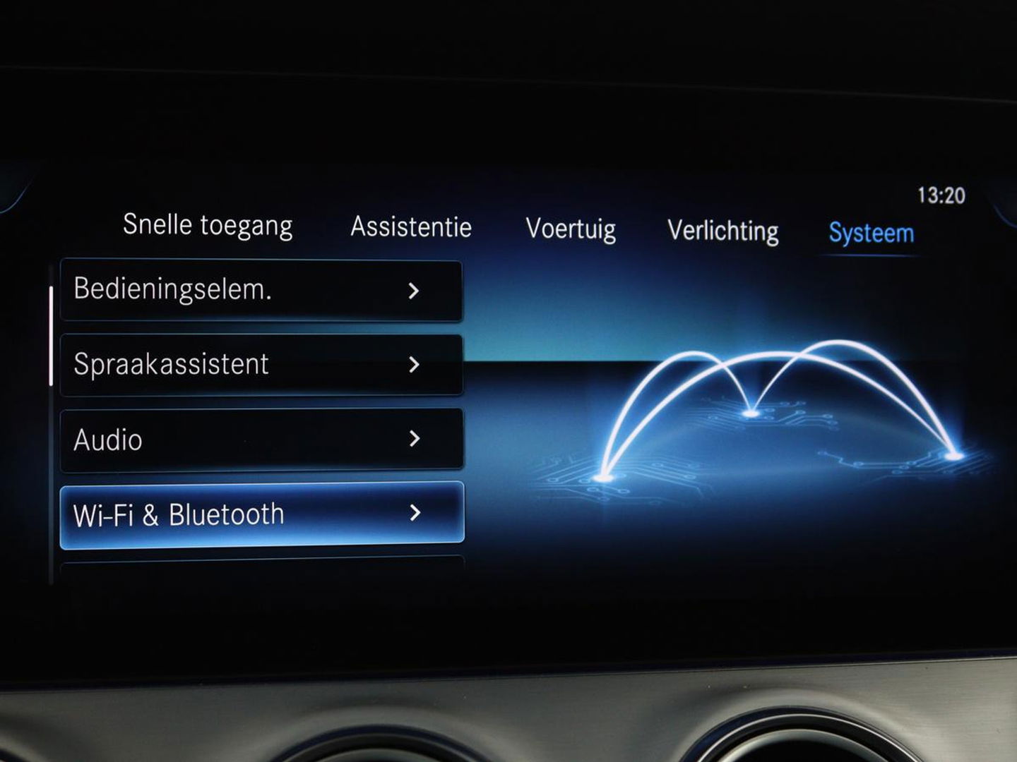 Mercedes-Benz E-Klasse 300e Avantgarde | Adaptive cruise | Trekhaak | Stoelverwarming | Camera | Widescreen | Sfeerverlichting | Half leder | Full LED
