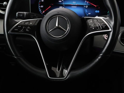 Mercedes-Benz E-Klasse 300e Avantgarde | Adaptive cruise | Trekhaak | Stoelverwarming | Camera | Widescreen | Sfeerverlichting | Half leder | Full LED