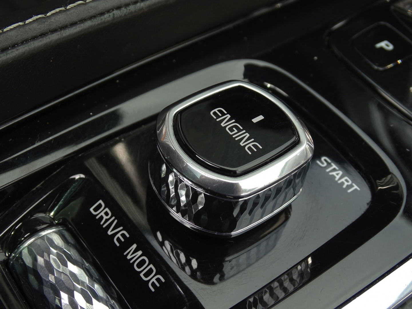 Volvo XC90 2.0 T8 392PK AWD / R-Design / B&W / ACC / 360° / Head-Up