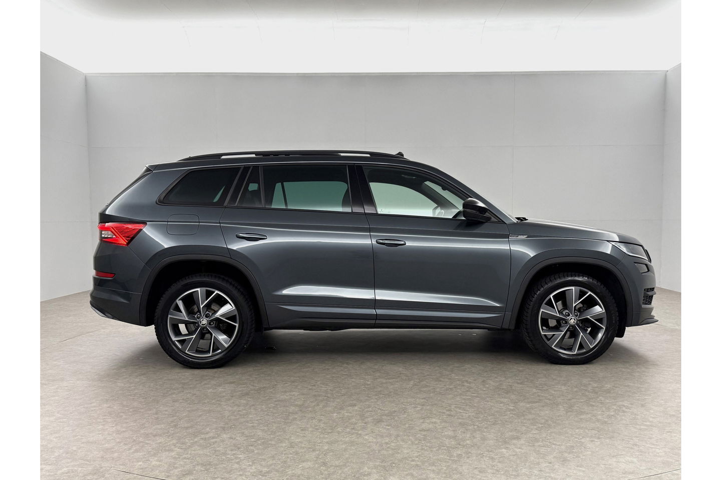 Škoda Kodiaq 1.5 TSI 150PK Sportline DSG Pano Sfeer Memory LED Virtual Camera Carplay Clima Cruise Navi PDC 19"LMV