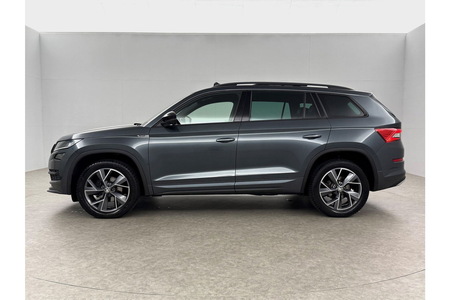 Škoda Kodiaq 1.5 TSI 150PK Sportline DSG Pano Sfeer Memory LED Virtual Camera Carplay Clima Cruise Navi PDC 19"LMV
