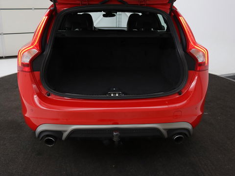 Volvo V60 2.0 T4 Sport | Stoelverwarming | Trekhaak | Xenon | Navigatie | Leder/Alcantara | PDC | Climate control | Cruise control | Bluetooth