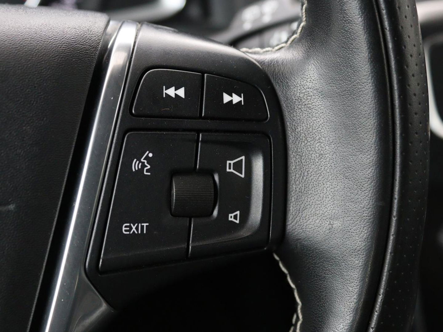 Volvo V60 2.0 T4 Sport | Stoelverwarming | Trekhaak | Xenon | Navigatie | Leder/Alcantara | PDC | Climate control | Cruise control | Bluetooth
