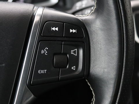 Volvo V60 2.0 T4 Sport | Stoelverwarming | Trekhaak | Xenon | Navigatie | Leder/Alcantara | PDC | Climate control | Cruise control | Bluetooth