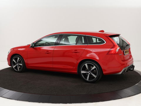 Volvo V60 2.0 T4 Sport | Stoelverwarming | Trekhaak | Xenon | Navigatie | Leder/Alcantara | PDC | Climate control | Cruise control | Bluetooth