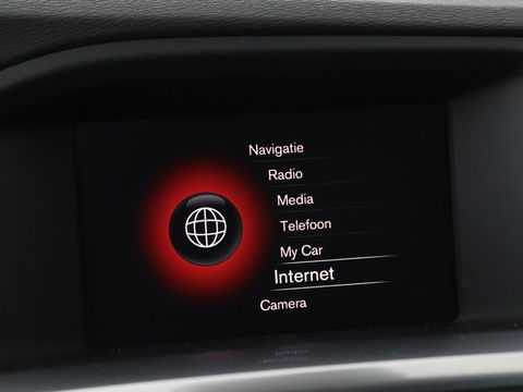 Volvo V60 2.0 T4 Sport | Stoelverwarming | Trekhaak | Xenon | Navigatie | Leder/Alcantara | PDC | Climate control | Cruise control | Bluetooth