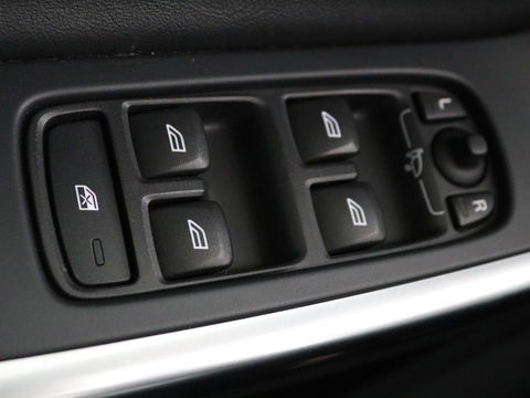 Volvo V60 2.0 T4 Sport | Stoelverwarming | Trekhaak | Xenon | Navigatie | Leder/Alcantara | PDC | Climate control | Cruise control | Bluetooth