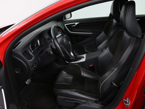 Volvo V60 2.0 T4 Sport | Stoelverwarming | Trekhaak | Xenon | Navigatie | Leder/Alcantara | PDC | Climate control | Cruise control | Bluetooth