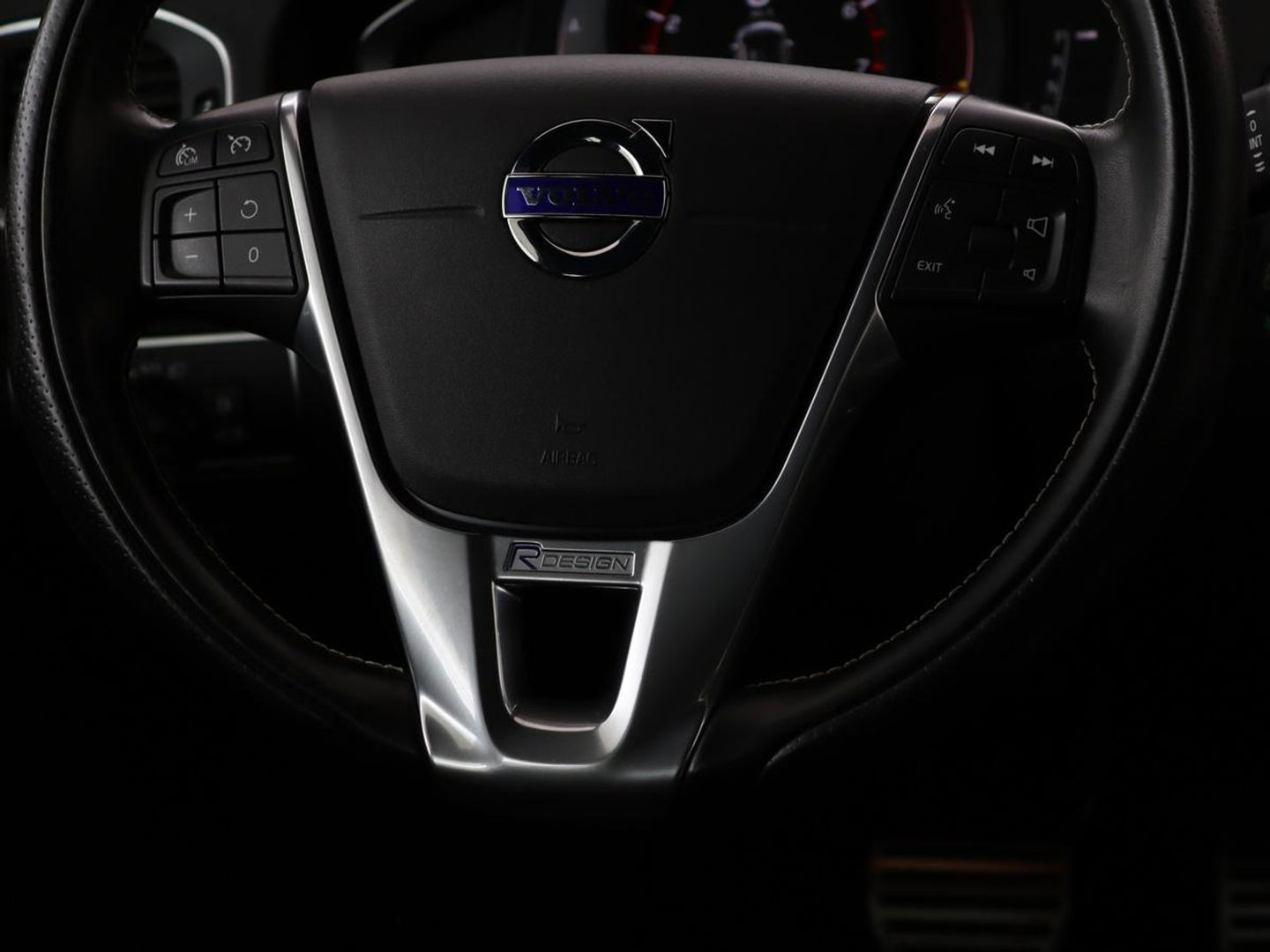 Volvo V60 2.0 T4 Sport | Stoelverwarming | Trekhaak | Xenon | Navigatie | Leder/Alcantara | PDC | Climate control | Cruise control | Bluetooth