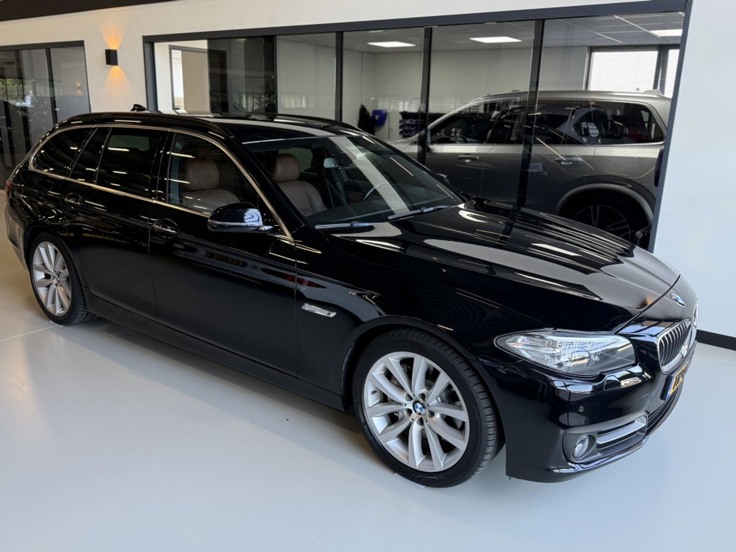 BMW 5 Serie Touring 530d 259PK M Sport HE. / M- interieur / LCI / LED
