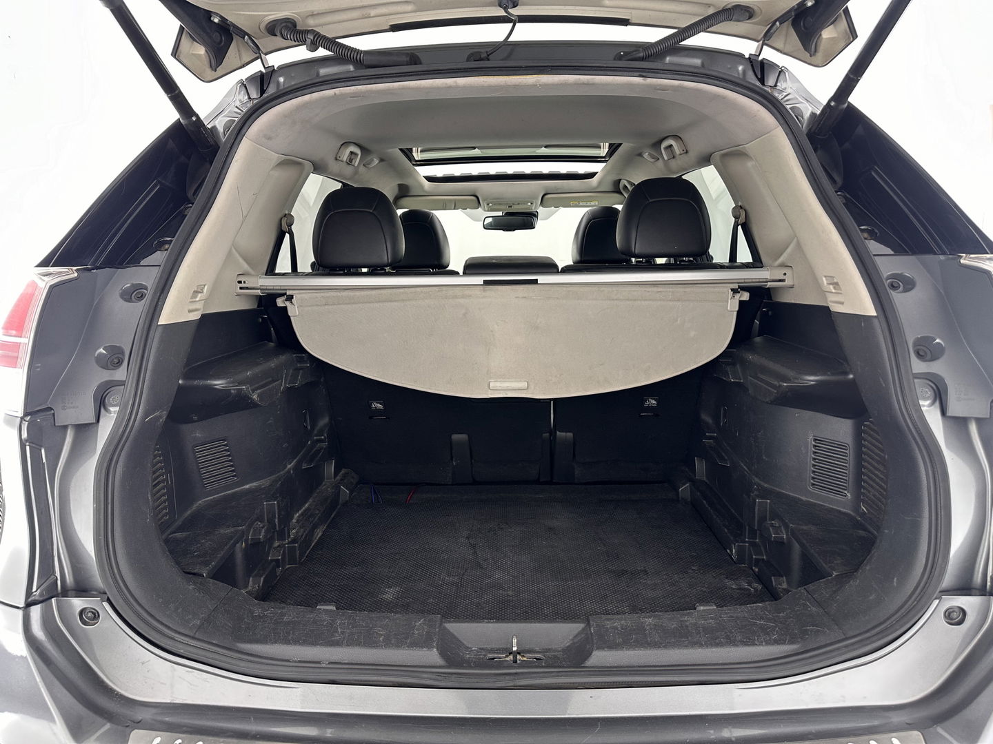 Nissan X-Trail 1.6 dCi Tekna Aut. *PANO | LUXURY-LEATHER | LED-LIGHTS | TOP-VIEW | JBL-AUDIO | BLINDSPOT | KEYLESS | HEATED-COMFORT-SEATS | NAVI-FULLMAP | 19''ALU*