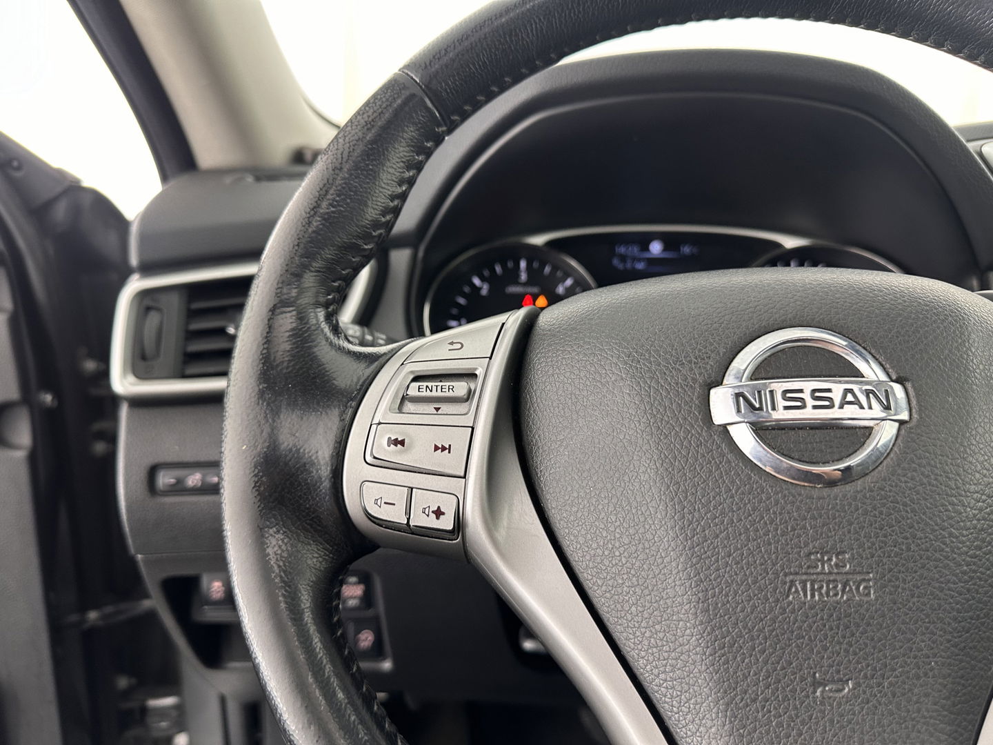 Nissan X-Trail 1.6 dCi Tekna Aut. *PANO | LUXURY-LEATHER | LED-LIGHTS | TOP-VIEW | JBL-AUDIO | BLINDSPOT | KEYLESS | HEATED-COMFORT-SEATS | NAVI-FULLMAP | 19''ALU*