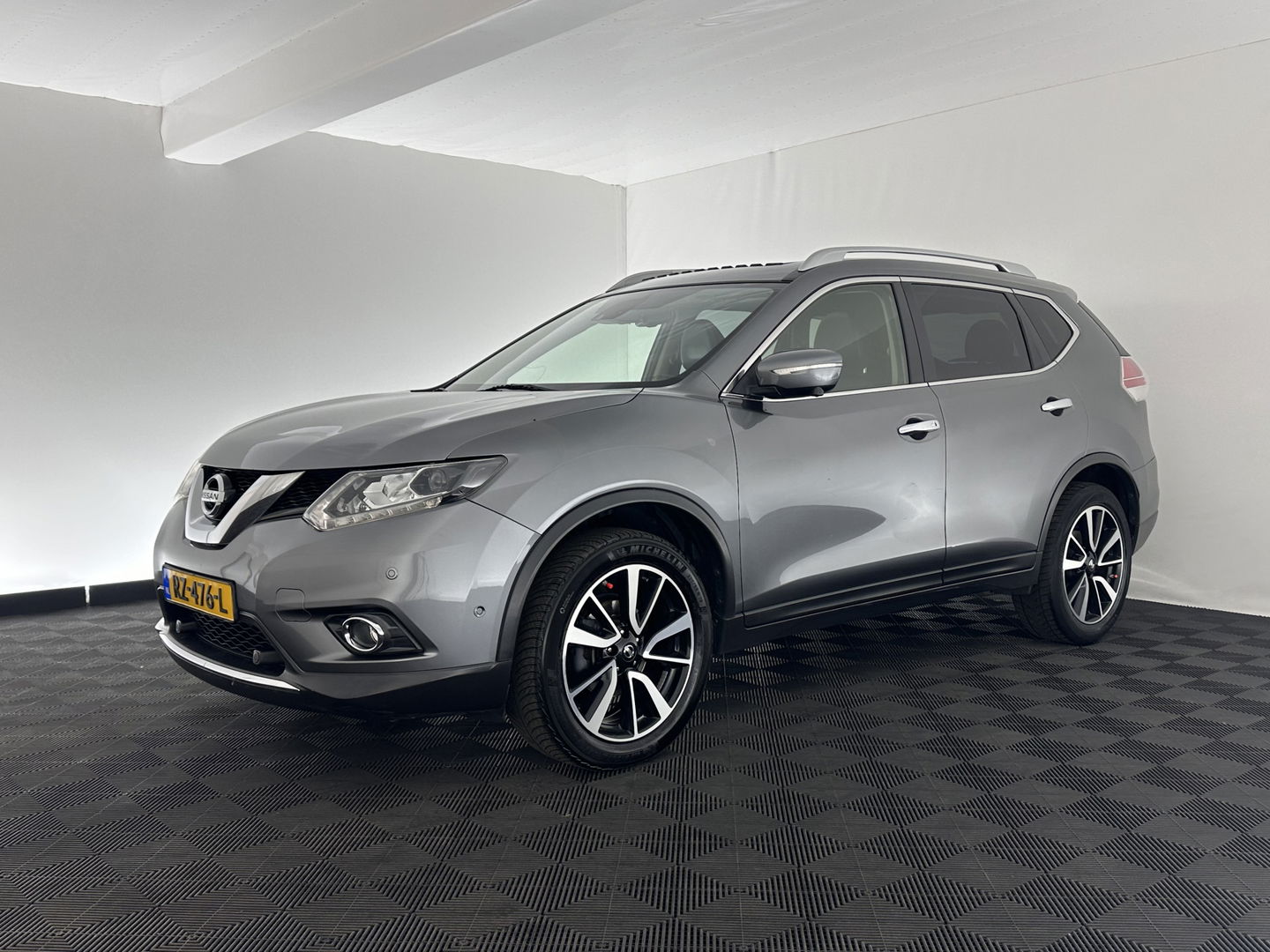 Nissan X-Trail 1.6 dCi Tekna Aut. *PANO | LUXURY-LEATHER | LED-LIGHTS | TOP-VIEW | JBL-AUDIO | BLINDSPOT | KEYLESS | HEATED-COMFORT-SEATS | NAVI-FULLMAP | 19''ALU*
