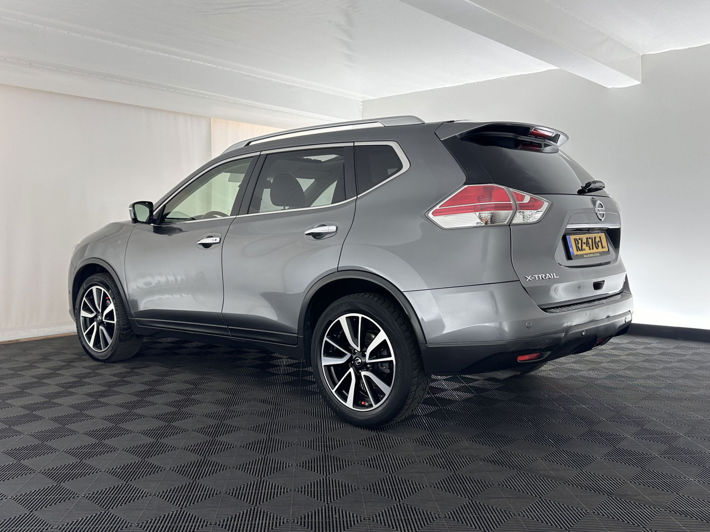 Nissan X-Trail 1.6 dCi Tekna Aut. *PANO | LUXURY-LEATHER | LED-LIGHTS | TOP-VIEW | JBL-AUDIO | BLINDSPOT | KEYLESS | HEATED-COMFORT-SEATS | NAVI-FULLMAP | 19''ALU*