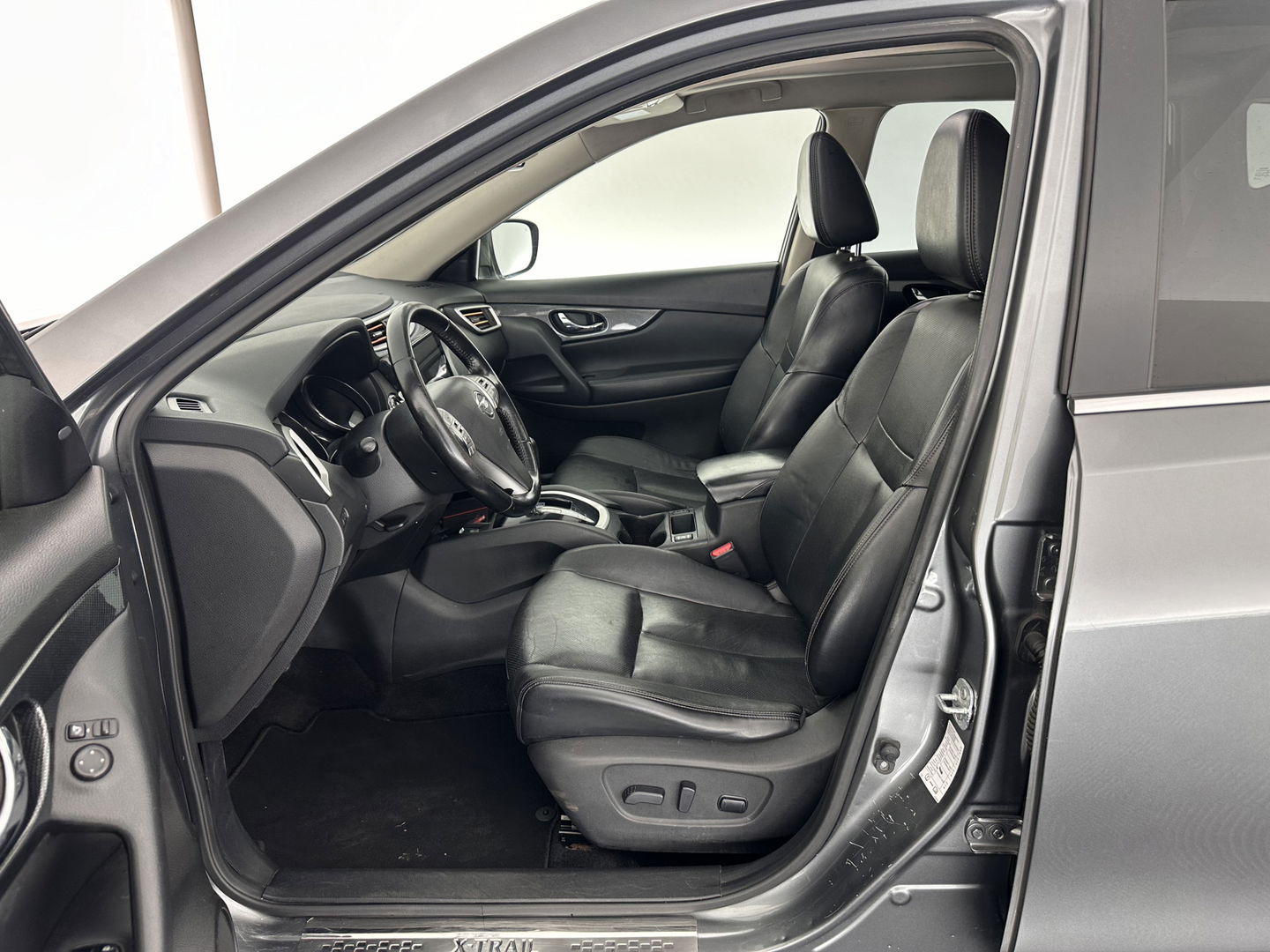 Nissan X-Trail 1.6 dCi Tekna Aut. *PANO | LUXURY-LEATHER | LED-LIGHTS | TOP-VIEW | JBL-AUDIO | BLINDSPOT | KEYLESS | HEATED-COMFORT-SEATS | NAVI-FULLMAP | 19''ALU*