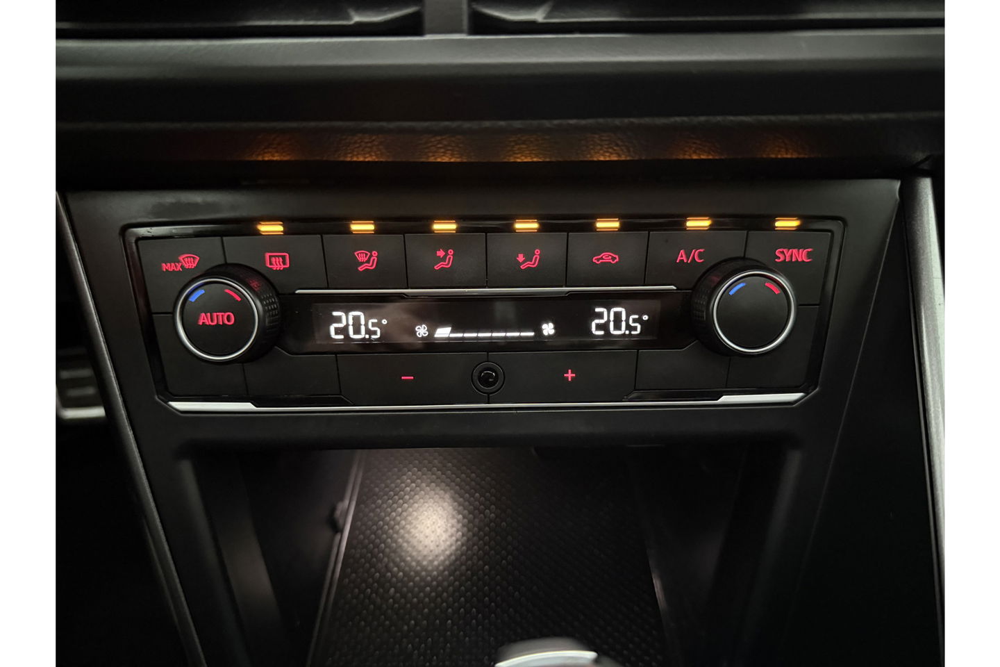 Volkswagen Polo 1.0 TSI Highline Pano DSG LED Virtual Carplay Clima Cruise Navi PDC 17''LMV