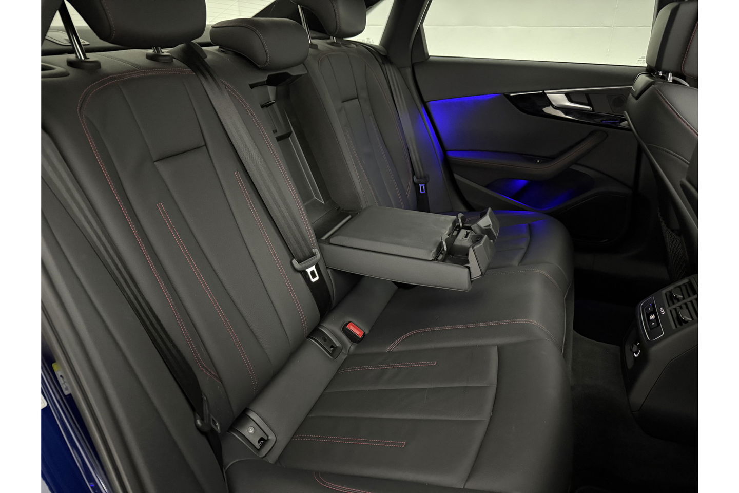 Audi A4 35 TFSI 150PK S-line Pano LED Sfeer Clima Cruise Navigatie PDC 18''LMV