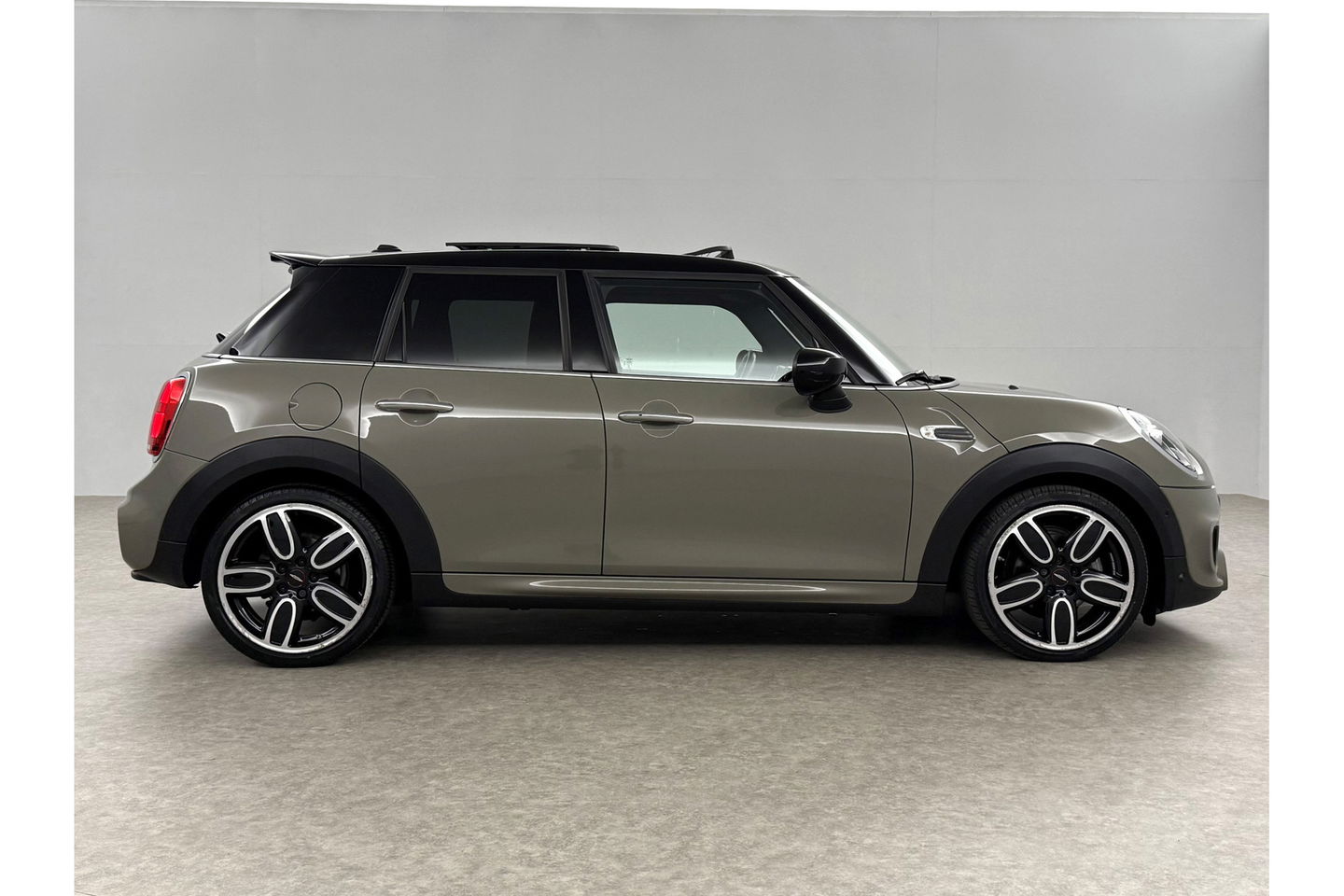 MINI Cooper 1.5 Cooper JCW PACK Pano | harman/kardon | Carplay Clima Cruise LED Navigatie PDC 18"LMV Stoelverwarming