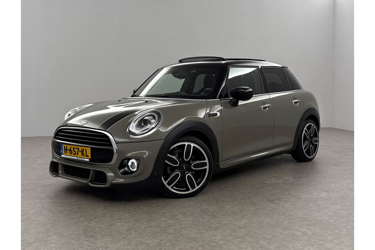 MINI Cooper 1.5 Cooper JCW PACK Pano | harman/kardon | Carplay Clima Cruise LED Navigatie PDC 18"LMV Stoelverwarming