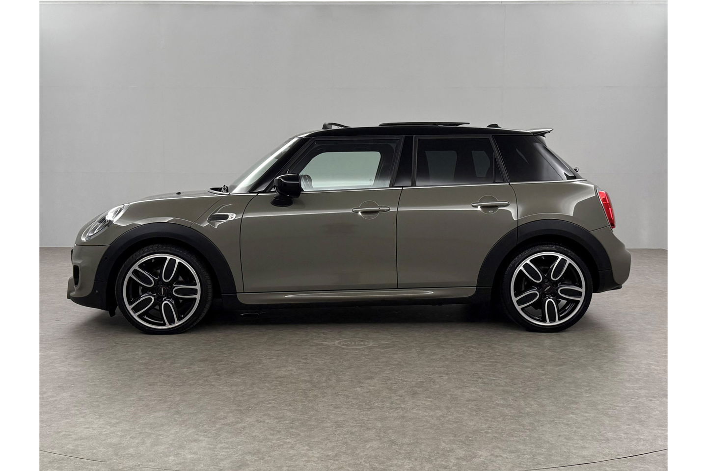MINI Cooper 1.5 Cooper JCW PACK Pano | harman/kardon | Carplay Clima Cruise LED Navigatie PDC 18"LMV Stoelverwarming