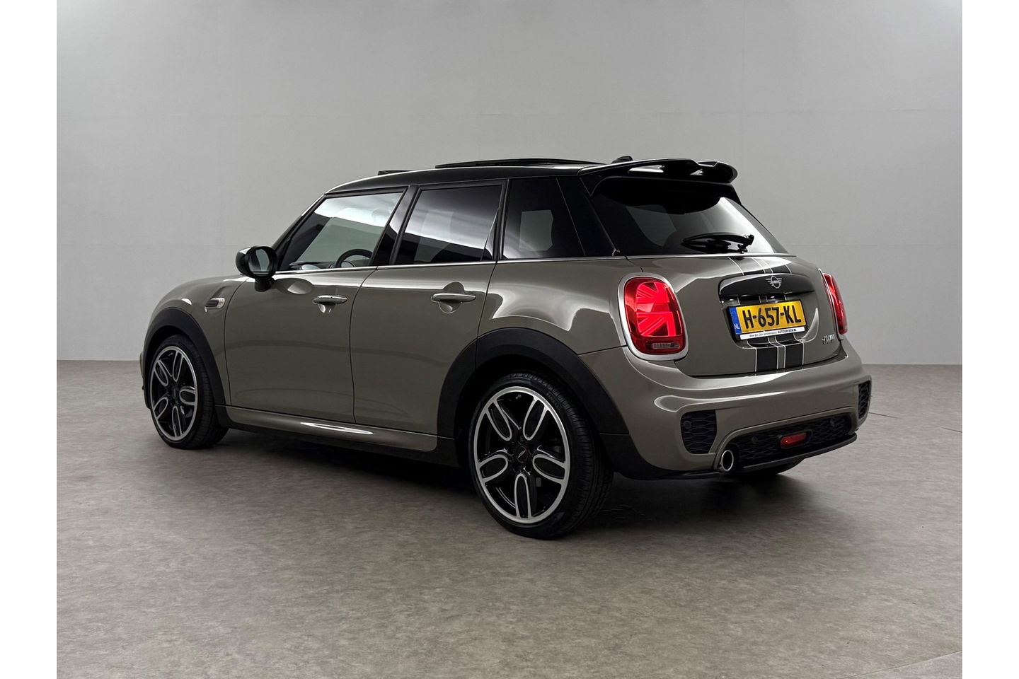 MINI Cooper 1.5 Cooper JCW PACK Pano | harman/kardon | Carplay Clima Cruise LED Navigatie PDC 18"LMV Stoelverwarming