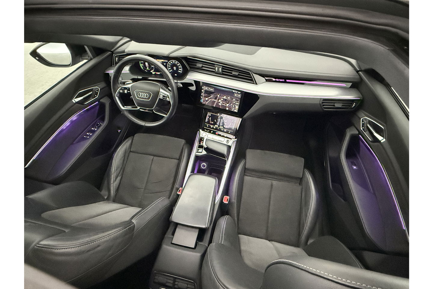 Audi e-tron 50 quattro Launch edition 71 kWh 313PK Pano LED Sfeer Virtual Trekhaak Carplay Head-up Camera Clima Cruise PDC Memory-Seat 21''LMV